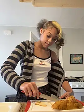 แชท XXX สดของ Tamiii420