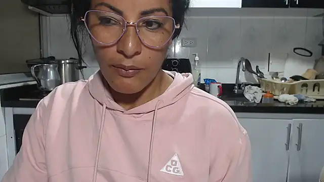 Chat +18 de kateleyagrey ao vivo