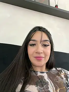 EmmyEvans1 লাইভ XXX চ্যাট