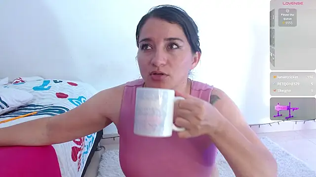 Emelyross_ élő XXX-chatje