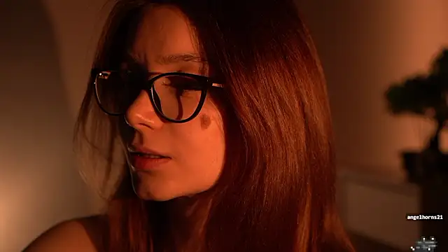 XXX chat uživo modela Hi_my_name_is