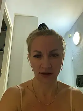 kira_saning élő XXX-chatje