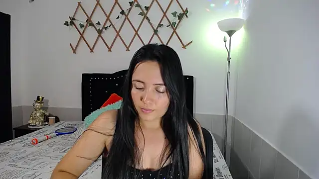 Онлайн чат XXX naughty_girl_4u