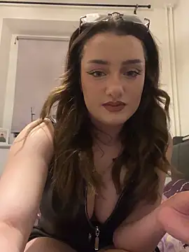 Show modela MIssYoungPinkie na web-kameri