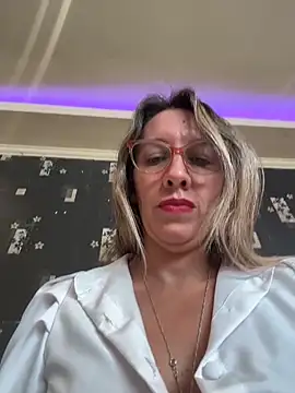 Gatitacarlita's Live XXX Chat