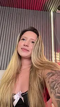 Chat +18 de MiaPetit_ ao vivo