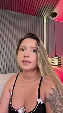 Chat +18 de MiaPetit_ ao vivo