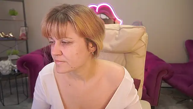 แชท XXX สดของ BellaLaPetit