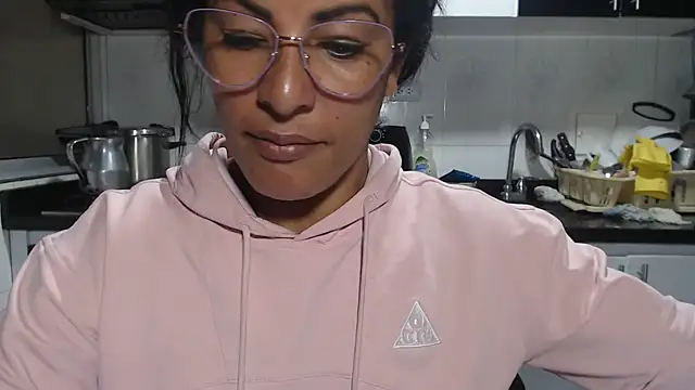 kateleyagrey: διαδικτυακό σόου στην κάμερα