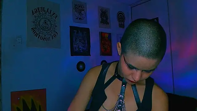 alex_one888 Adlı Modelin Canlı XXX Sohbeti