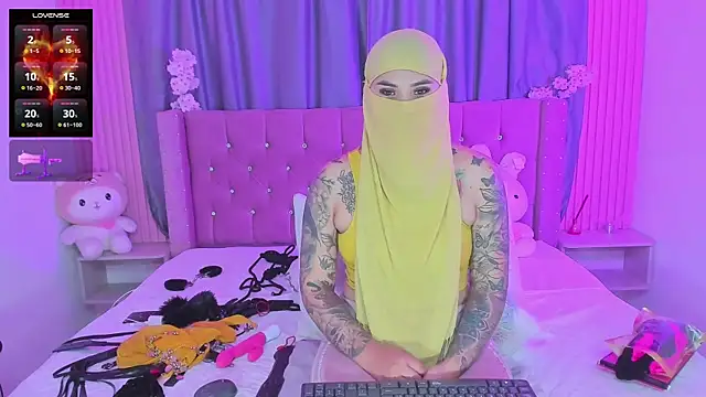 Nayla-Mouna Adlı Modelin Web Kamerası Şovu