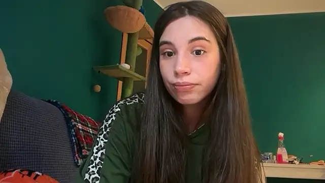 DeaNass: διαδικτυακό σόου στην κάμερα