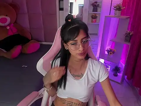 Chat +18 de KarlaSlutSkinny__ ao vivo