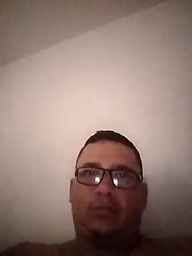 Daniel1016h Show Webcam