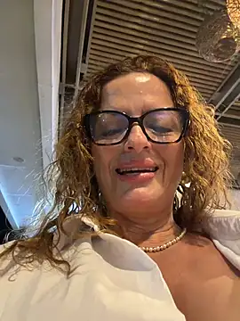 Chatroom XXX en direct de CioniWeiss