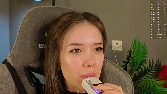 tinyanie Adlı Modelin Canlı XXX Sohbeti