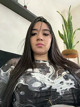 EmmyEvans1 লাইভ XXX চ্যাট