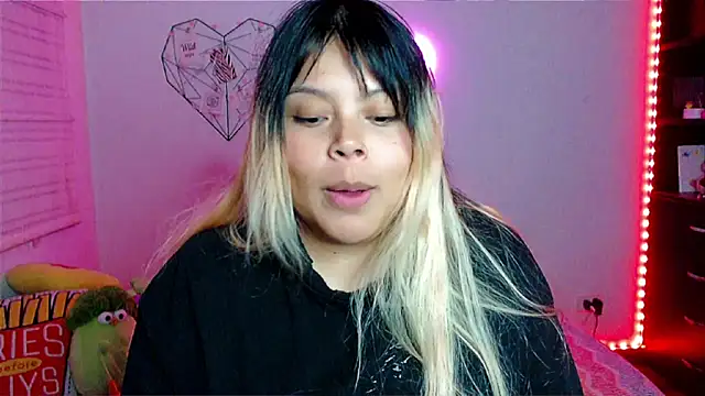 دردشة EllieMoonX الجنسية المباشرة