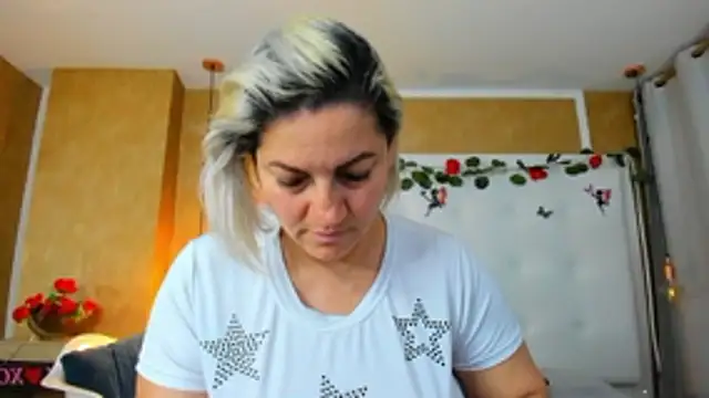 Heidy_milf Chat XXX in diretta