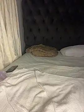 MILL204: онлайн-секс-чат