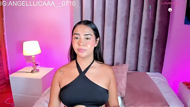 Little_Angelica18 Adlı Modelin Canlı XXX Sohbeti