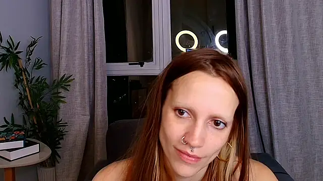 Peggy_Ross Adlı Modelin Canlı XXX Sohbeti