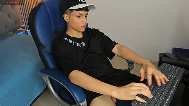 SamBlack_: διαδικτυακό σόου στην κάμερα