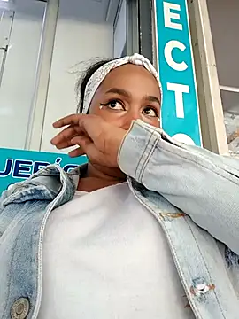 Czat XXX na żywo – NahomiWalker_