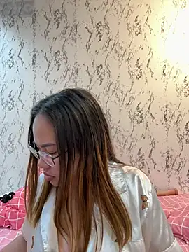 Ponthip élő XXX-chatje