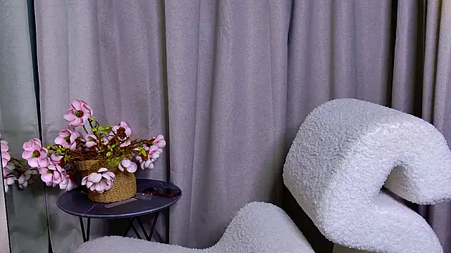 دردشة NicoleLuxe الجنسية المباشرة