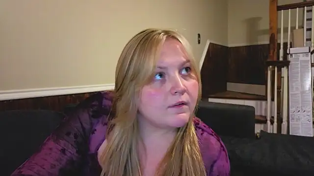 PhatAssBlond Show in webcam