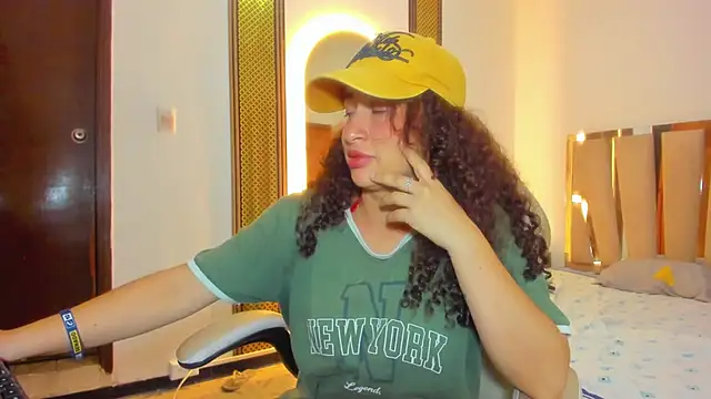 NoaMalak7 – Naživo XXX chat