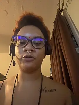 Chat +18 de nickytheehawtie ao vivo