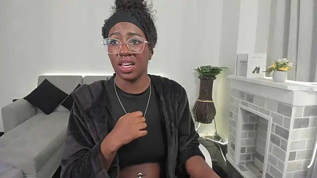 Qeen_blackk Webcam-Show