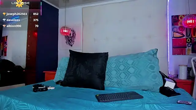 CloeRodriguez élő XXX-chatje