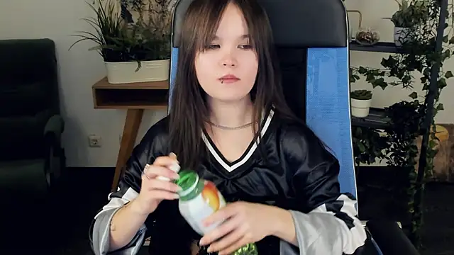 Elainebeness 现场XXX聊天