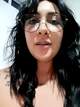 Pertunjukan Kamera Web You-kitty2025