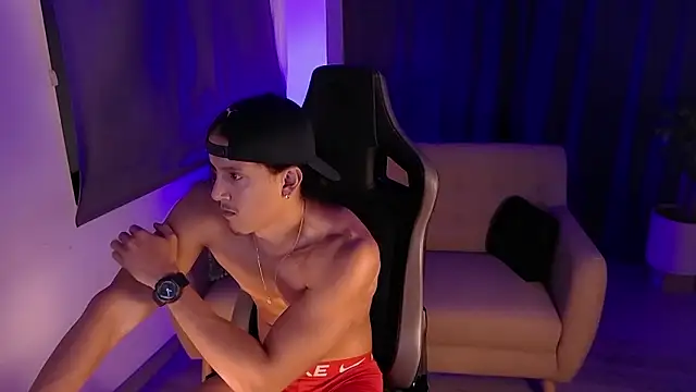 Chat +18 de Liam_V ao vivo