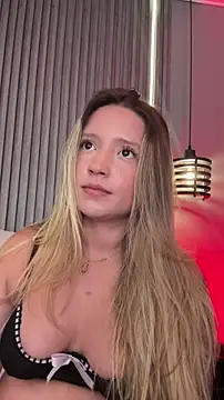 Chat XXX ao vivo de MiaPetit_