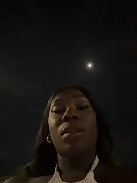 ZarahFerreira Adlı Modelin Canlı XXX Sohbeti