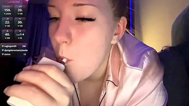 Chat +18 de PandaFluff ao vivo