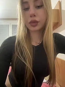 Show modela JudithCarly na web-kameri