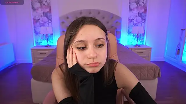 Show modela TinyNatalie na web-kameri