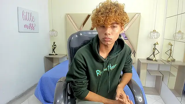 Anyelo_TwinkのライブXXXチャット