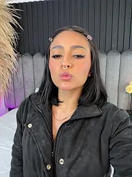 Nanda_vixen_ Webcam-Show