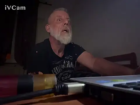 PierRiminiX: διαδικτυακό σόου στην κάμερα