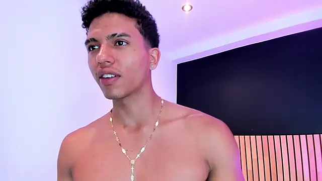 Show modela jhoystrong_ na web-kameri