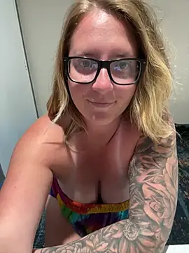 _ElizabethLove_ élő XXX-chatje