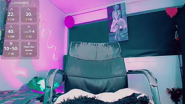 Kendall_hornyy élő XXX-chatje