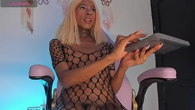 Mara_royal Show in webcam